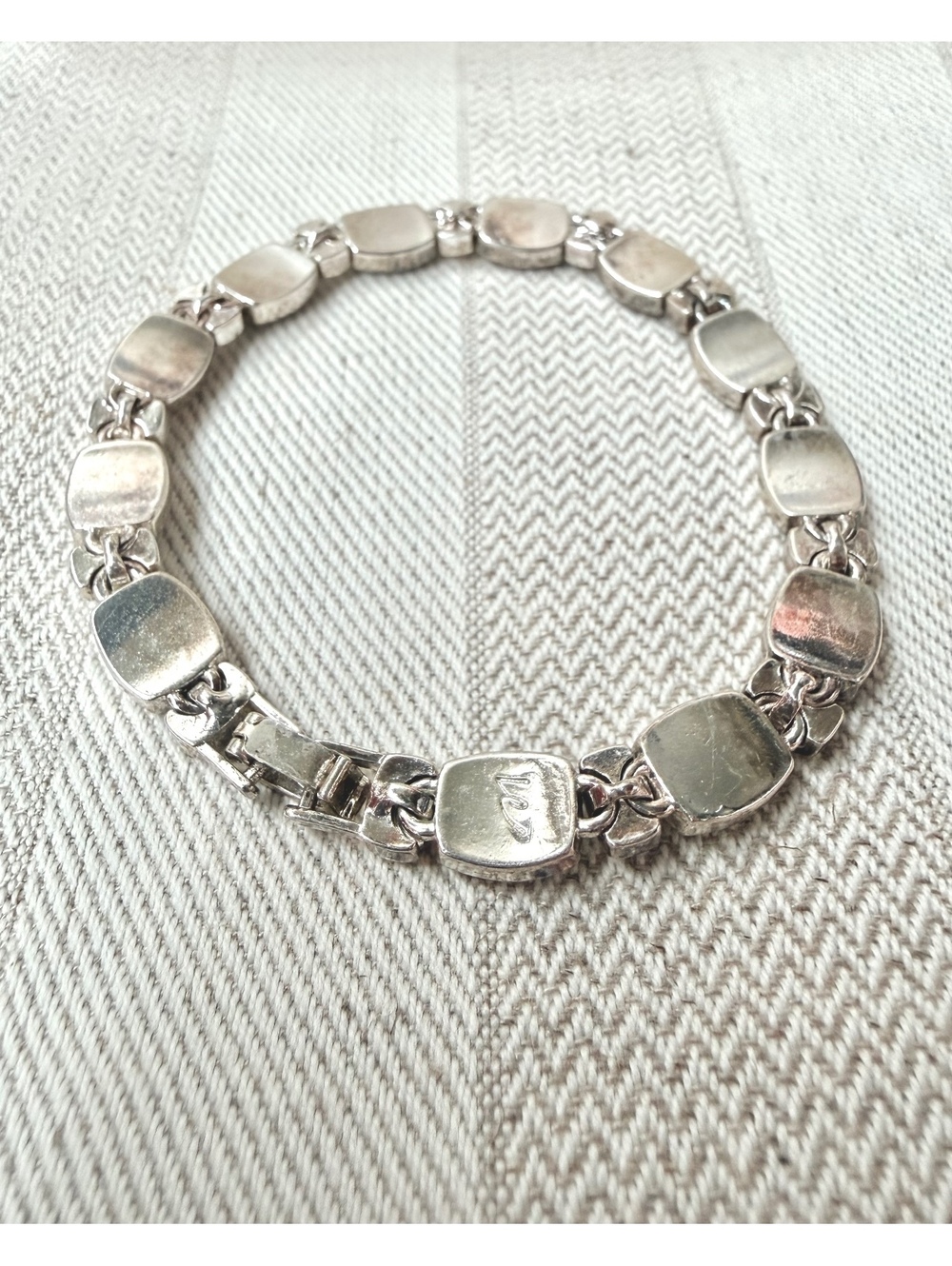 Vintage Liz Claiborne Green Cabochon Link Bracelet Signed - Picture 4 of 7